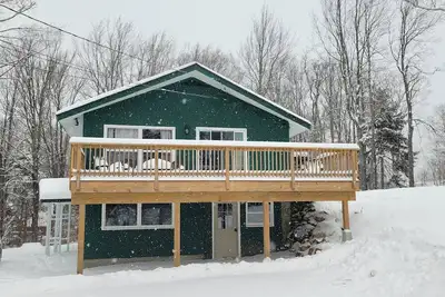 Image de The Shredquarters at Killington. Large deck, fast wi-fi, outdoor sauna