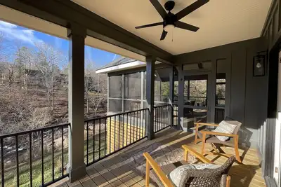 Image de Recently renovated  home in a quiet wooded setting overlooking a lovely creek.