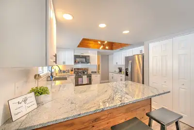 Image de Nautical Nook Pool Home