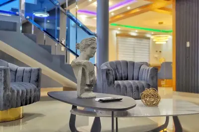 Image de Vacation home 10 minutes from the city close to everything! Gated community.