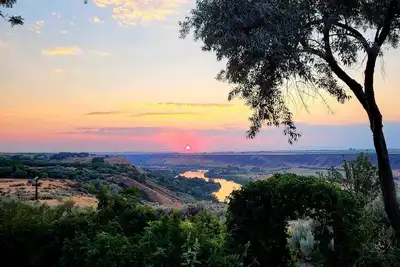 Image de Canyonside Retreat - Park-like setting, Panoramic Views with Hot tub & Firepit! !
