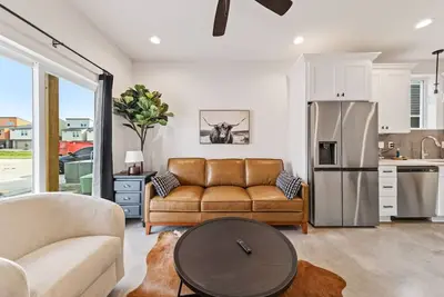 Image de Bayou House/King Bed/Cozy & Chic/Instant Book