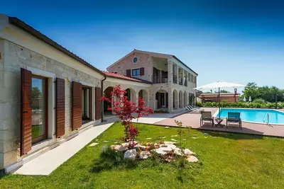 Image de Maison acceptant les animaux à Tinjan