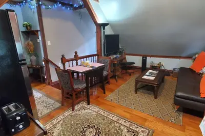 Image de Beautiful 1 Bedroom Loft with big jetted tub and shower also on-site parking!