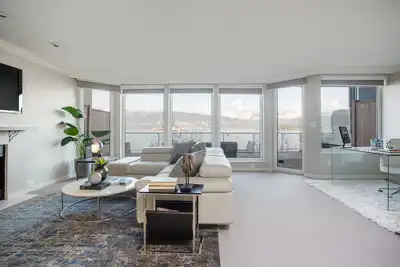 Image de Spectacular Waterfront Home on Vancouver's \"Golden Mile\".