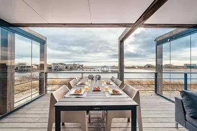 Image de The 6-person Villa Deluxe features a luxurious and comfortable interior, terrace with a view over the water, perfect for families with children.