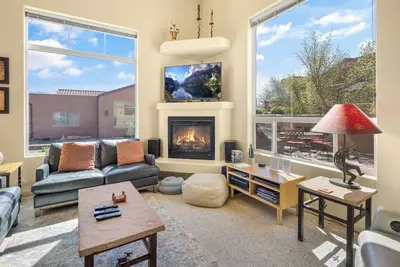 Image de Home Near Ntl Parks & Downtown| Pool & Hot Tub!