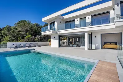 Image de **** Vues Mer depuis toutes les pièces. Proche Plage ****