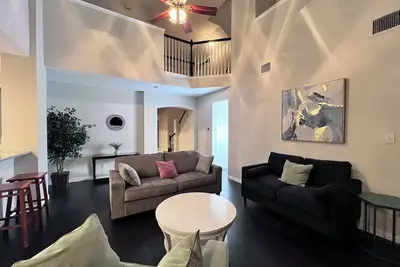 Luxury Spacious 4-Br Retreat with Pool Table, Bbq, and sleep 18