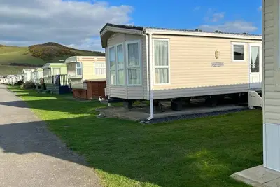 Image de Seaside Bliss for the Family: Spacious Caravan by the Sea, Sleeps 4, Perfect for Kids