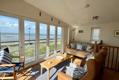 Image de Luxurious Beachside Retreat, Sleeps 10, Dog-Friendly, with Mesmerizing Sea and Beach Views