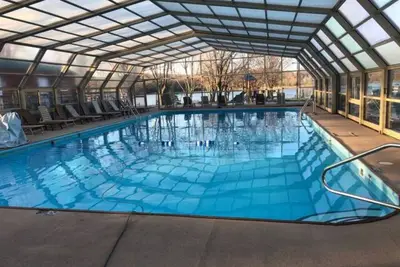 Image de Lakefront Bliss: 2br Bungalow Retreat + Loft