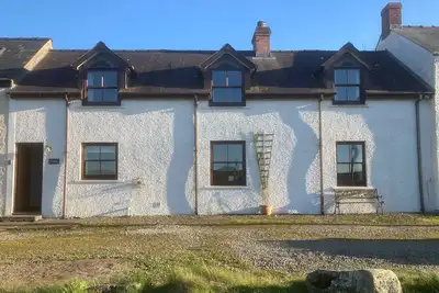 Image de Spacious cottage in quiet village, near to Pembrokeshire coast.