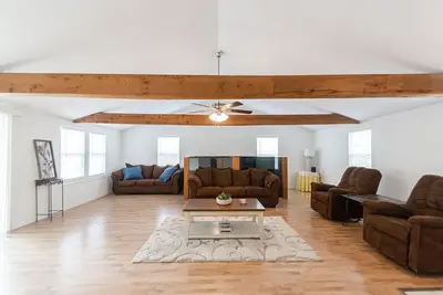 Image de Unwind in Style: Your Home Away from Home Awaits! 🏡✨ #StayWithUs