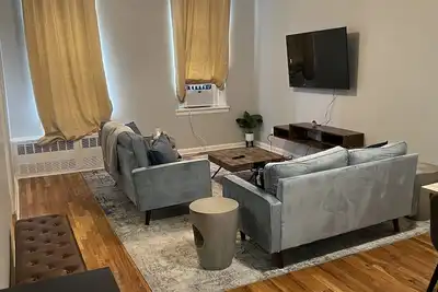 Image de A 3 bedroom 1 bathroom can fit 6 guests. \nWelcome to your home away from home