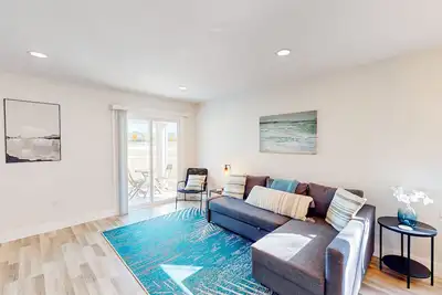 Image de Single-story duplex near beach with renovated interior, Ac-Dogs ok