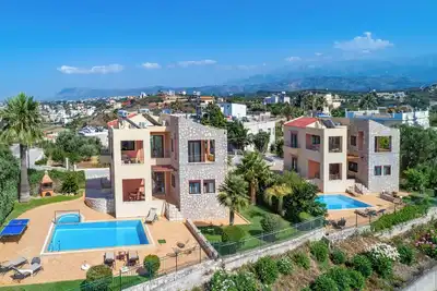 Image de 12 People*2 Private pool * 500mt to Stalos beach* Walk to Tavernas & Supermarket