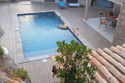 Image de une villa neuve pour votre séjour en Corse, la villa Alba vous accueille