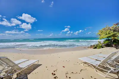 Image de Beautiful beachfront apartment on Seven Mile Beach!