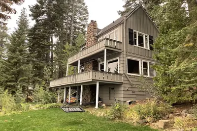 Cozy Lake Tahoe Cabin in Homewood California with panoramic views of Lake Tahoe