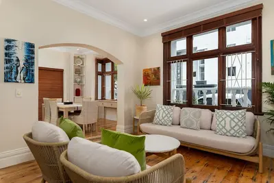 Image de Spacious 3 Bedroom Sea Point Home | Pool
