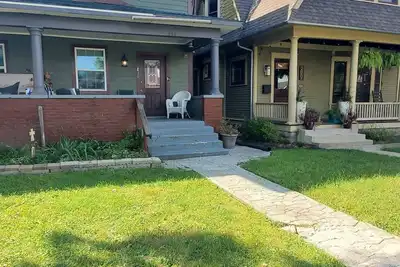 Image de Beautiful House Close to Downtown Indianapolis with outdoor firepit