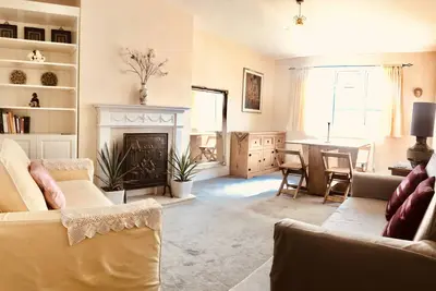 Image de Spacious Flat - 5 minute walk to Tube