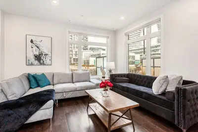 Image de Spacious Townhouse near Square One