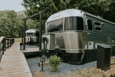 Image de Norah’s Jungalow Unit 8- Not Pet Friendly - Glamping Retro