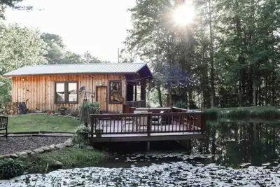Image de The Pond House - Separate Location-No Pets - Glamping Retro
