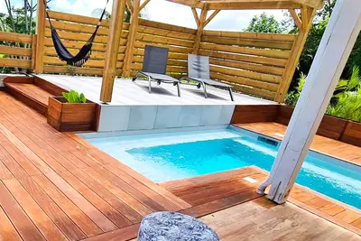 Image de Villa avec piscine proche de la rivière