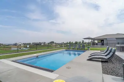 Image de Relaxing home w/ Pool & Hot Tub on the golf course!