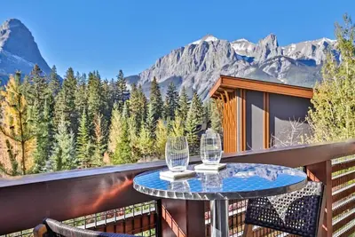 Image de Picturesque Mtn Views | Downtown | Hot Tub