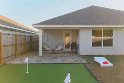 Image de PuttPutt + Milkshake Bar + Minutes to Beach