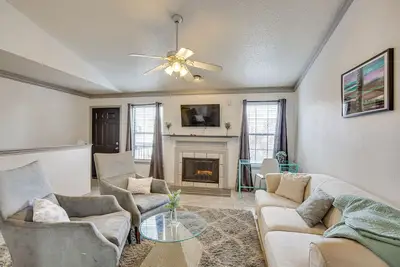 Walkable Location: Charming Dallas Condo!