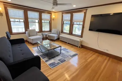 Image de Tranquil Renovated 3br Allston Condo + Parking, Close to Harvard/Bu/Bc/Mit!