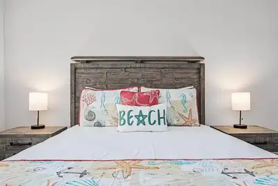 Image de Beautiful Private Beach Home!