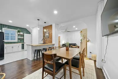 Image de This unique mid-century sports haven is centrally located in Columbus.