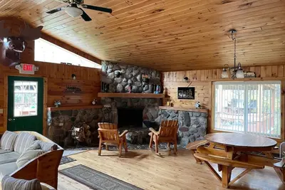 Image de Brimley Lodge / Sleeps 36 / Snowmobile & Orv Trail