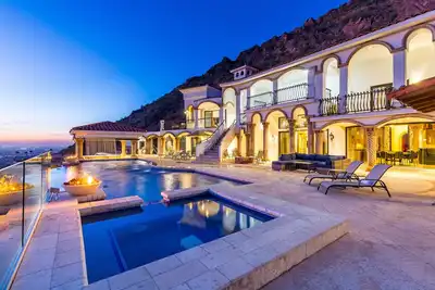 Image de Camelback’s Highest Mansion with Spa, Pool, Gym, and Breathtaking Views