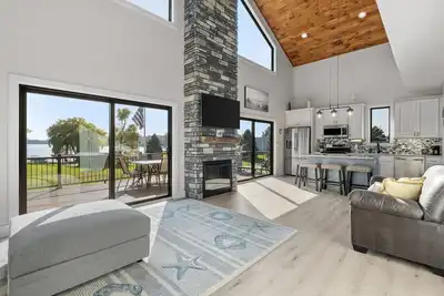 Image de Newer Cottage on all sports lake, pontoon boat available