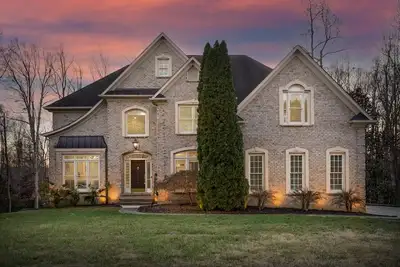 Image de Modern Getaway near Pti Airport - Theater & Games