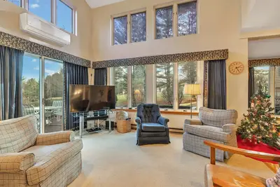 Image de Golf Course Views! Cozy Fireplace | Coach Road 14b