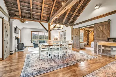 Image de Converted Carriage Barn | The Carriage House Unit2
