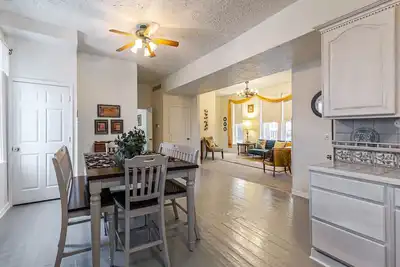 Image de 2nd Floor Loft Historic Building