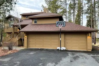 Image de Inviting house with hot tub, game tables, bikes, & partial mountain view