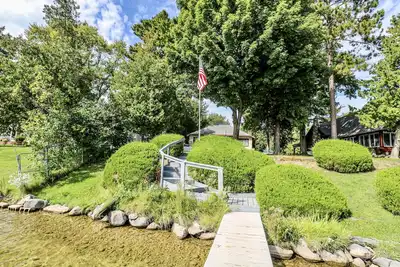 Image de Comfortable Home on Lake Leelanau- Accommodates up to 13 guests