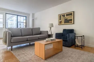 Tasteful Ues 1br w/ Gym & Pool, walk to Central Park, by Blueground