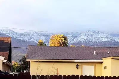 Image de M2-Bungalow Home Quiet & safe 3bedroom 2 bath Foot of the mountain Kingbed!
