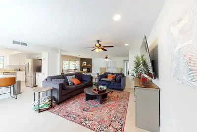 Image de Home Plate for Spring Training! Private Heated Pool Included!